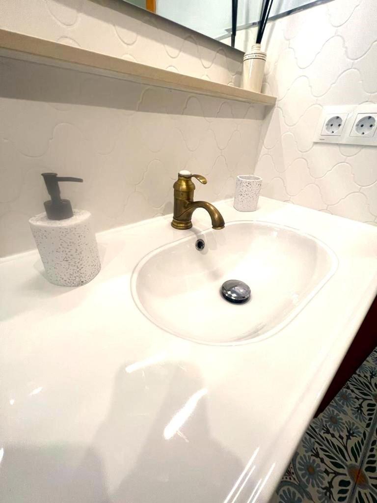 Esmeralda Apartment With Free Private Underground Parking Valenza Esterno foto