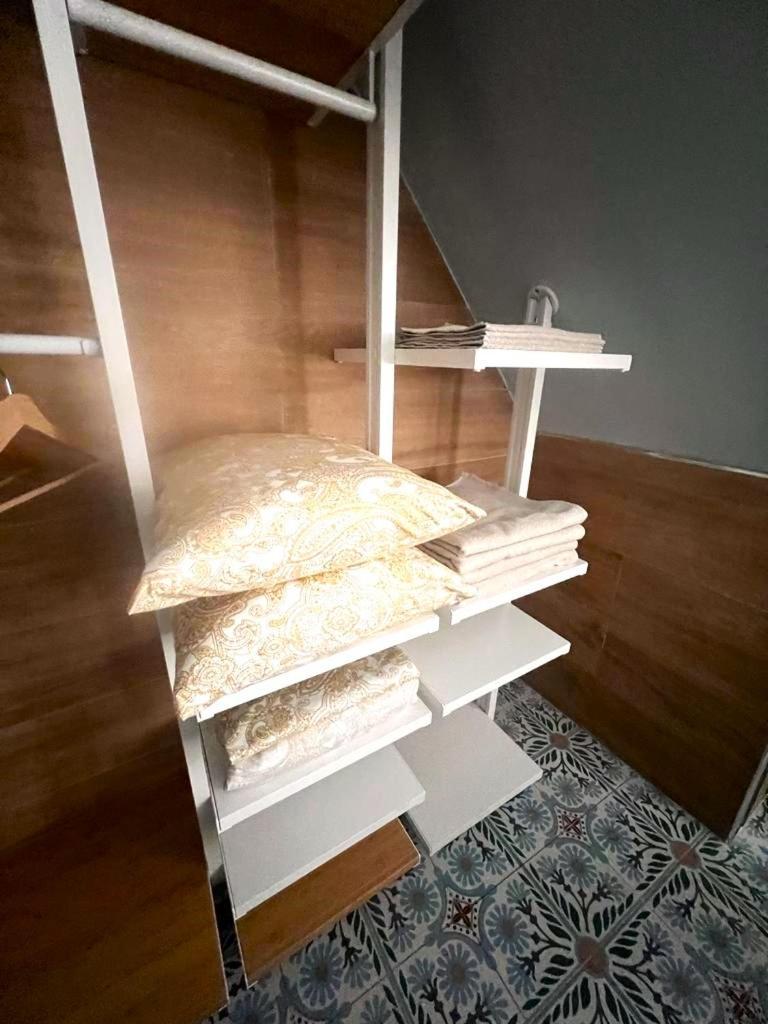 Esmeralda Apartment With Free Private Underground Parking Valenza Esterno foto